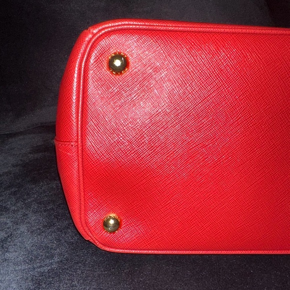 PRADA - Picture 4 of 7